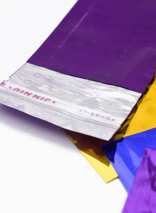 SET DE 12 BOLSITAS PARA EMPACAR EN PAPEL METALIZADO 5 X 6CM 