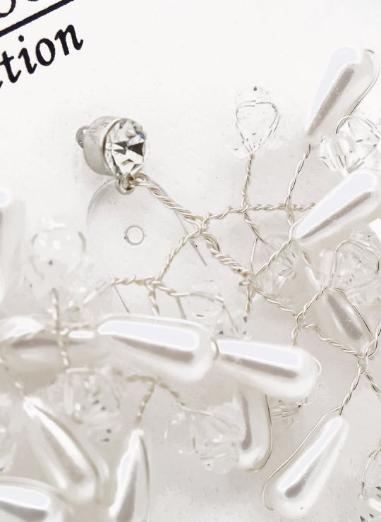 ARETES EN BISUTERIA FINA CON BRILLANTES Y MICROCIRCONES DISEÑO D/AMOON COLECCION