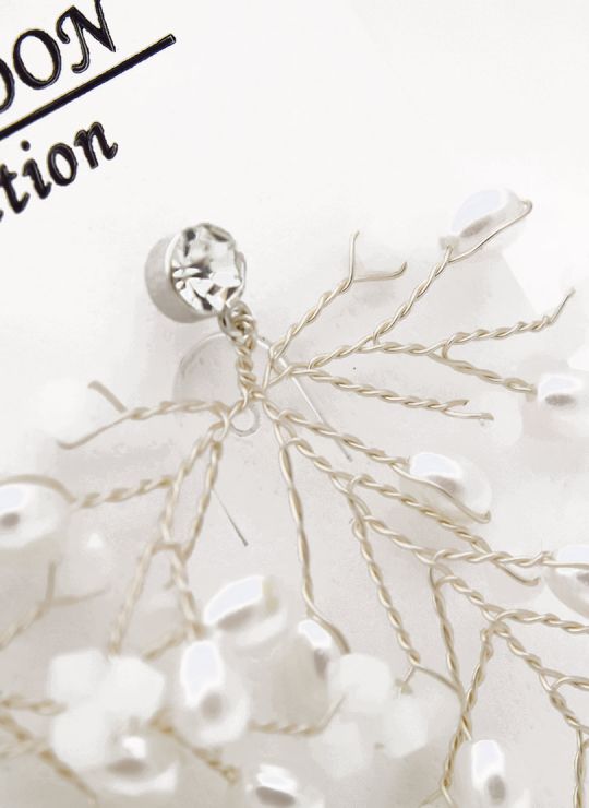 ARETES EN BISUTERIA FINA CON BRILLANTES Y MICROCIRCONES DISEÑO D/AMOON COLECCION