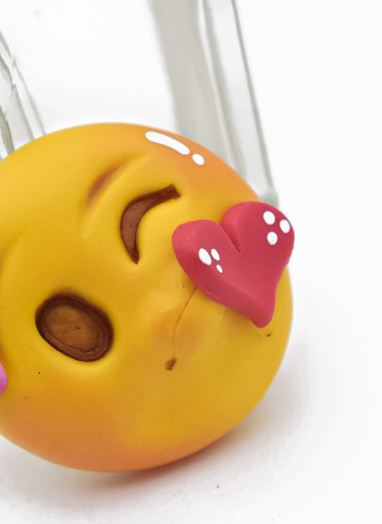 PIN/PRENDEDOR EMOTICON PORCELANICRON COLORES  COLORES MEDIANO EXCLUSIVO