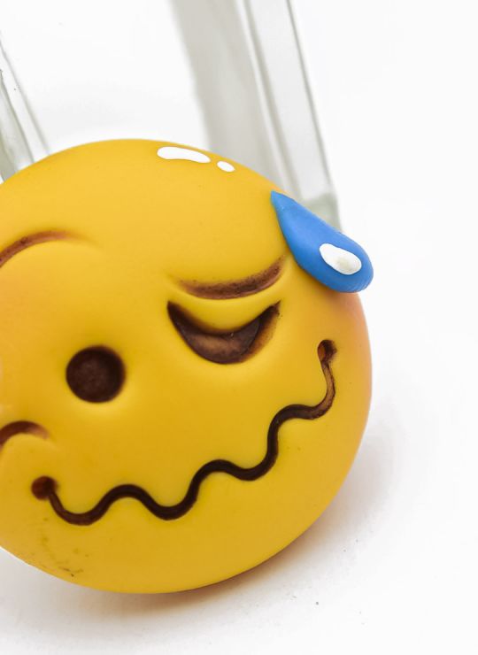 PIN/PRENDEDOR EMOTICON PORCELANICRON COLORES  COLORES MEDIANO EXCLUSIVO