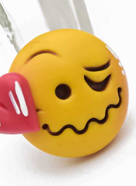 PIN/PRENDEDOR EMOTICON PORCELANICRON COLORES  COLORES MEDIANO EXCLUSIVO