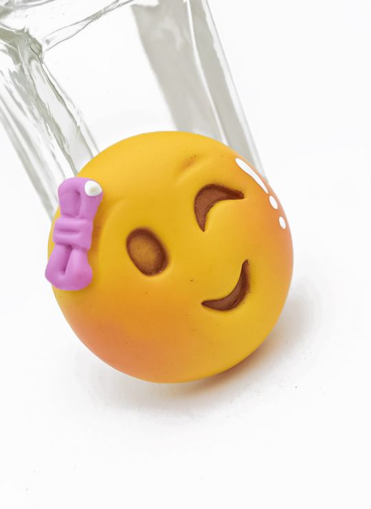 PIN/PRENDEDOR EMOTICON PORCELANICRON COLORES  COLORES MEDIANO EXCLUSIVO