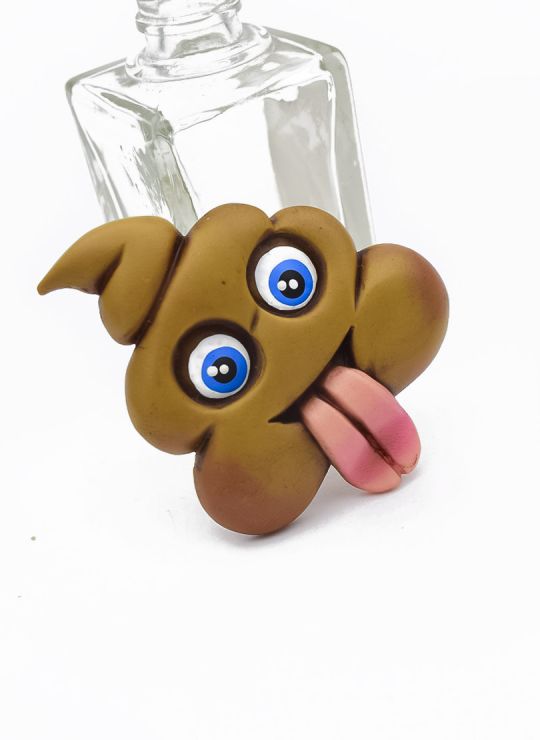 PIN/PRENDEDOR EMOTICON PORCELANICRON COLORES  COLORES MEDIANO EXCLUSIVO