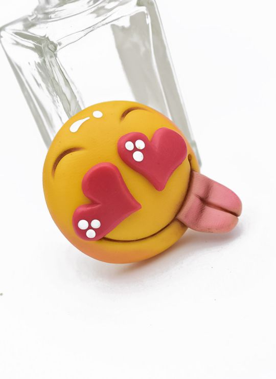 PIN/PRENDEDOR EMOTICON PORCELANICRON COLORES  COLORES MEDIANO EXCLUSIVO