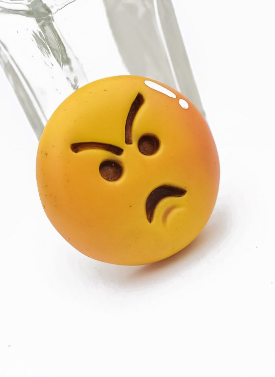 PIN/PRENDEDOR EMOTICON PORCELANICRON COLORES  COLORES MEDIANO EXCLUSIVO