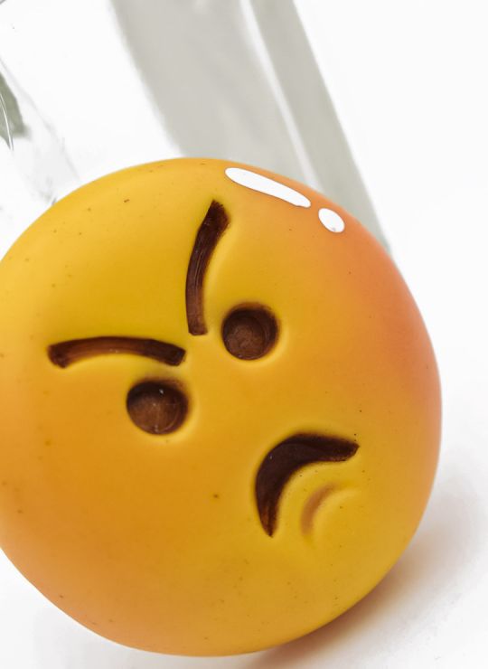 PIN/PRENDEDOR EMOTICON PORCELANICRON COLORES  COLORES MEDIANO EXCLUSIVO
