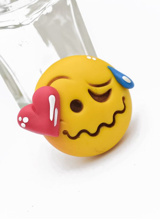 PIN/PRENDEDOR EMOTICON PORCELANICRON COLORES  COLORES MEDIANO EXCLUSIVO
