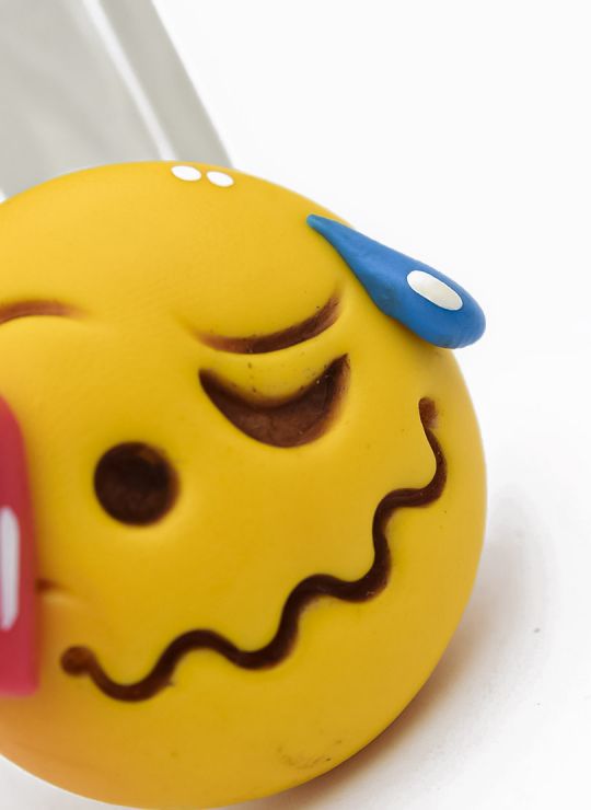 PIN/PRENDEDOR EMOTICON PORCELANICRON COLORES  COLORES MEDIANO EXCLUSIVO