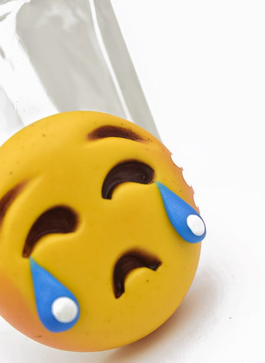 PIN/PRENDEDOR EMOTICON PORCELANICRON COLORES  COLORES MEDIANO EXCLUSIVO