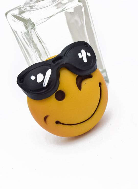 PIN/PRENDEDOR EMOTICON PORCELANICRON COLORES  COLORES MEDIANO EXCLUSIVO