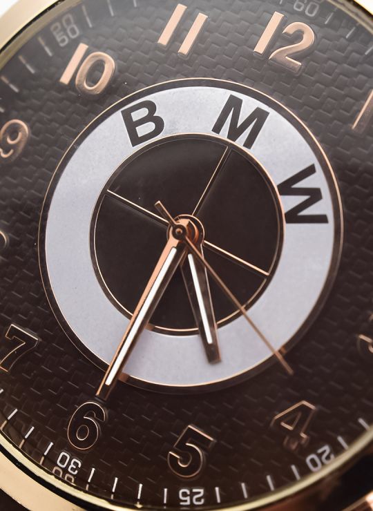 RELOJ PARA HOMBRE ANALOGO CALIDAD AA  DISEÑO EXCLUSIVO PULSO SILICONA O  CUERO SINT / NO SUMERGIBLE
