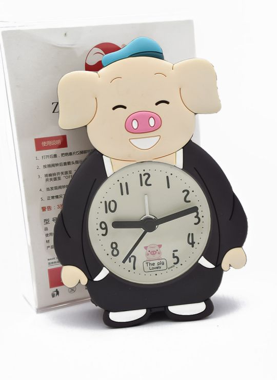 RELOJ 12 X 7 CM ESCRITORIO CON ALARMA  FRENTE GOMA - METALICO MEDIANO  PILA AA 