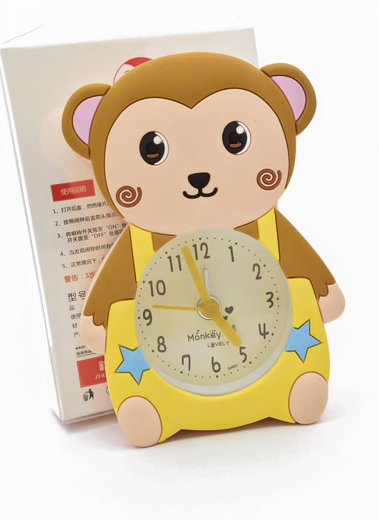 RELOJ 12 X 7 CM ESCRITORIO CON ALARMA  FRENTE GOMA - METALICO MEDIANO  PILA AA 