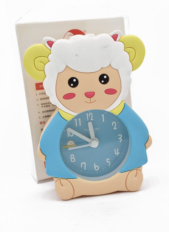 RELOJ 12 X 7 CM ESCRITORIO CON ALARMA  FRENTE GOMA - METALICO MEDIANO  PILA AA 