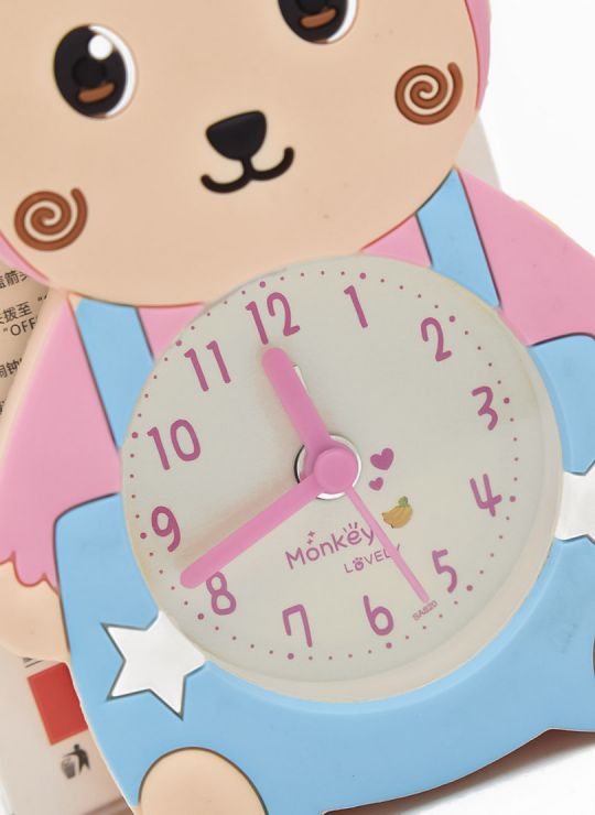 RELOJ 12 X 7 CM ESCRITORIO CON ALARMA  FRENTE GOMA - METALICO MEDIANO  PILA AA 