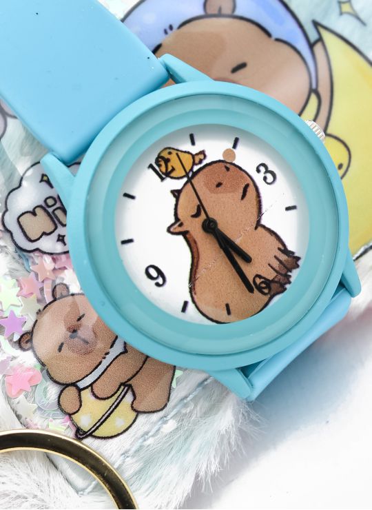 SET DE RELOJ CON COSMETIQUERA PELUCHE PERSONAJE TIPO LLAVERO