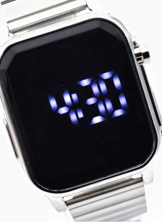 RELOJ LED CALIDAD AA PULSO METALICO FLEXIBLE / NO SUMERGIBLE