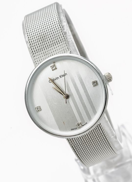 RELOJ ANALOGO CALIDAD AA PULSO METALICO / NO SUMERGIBLE